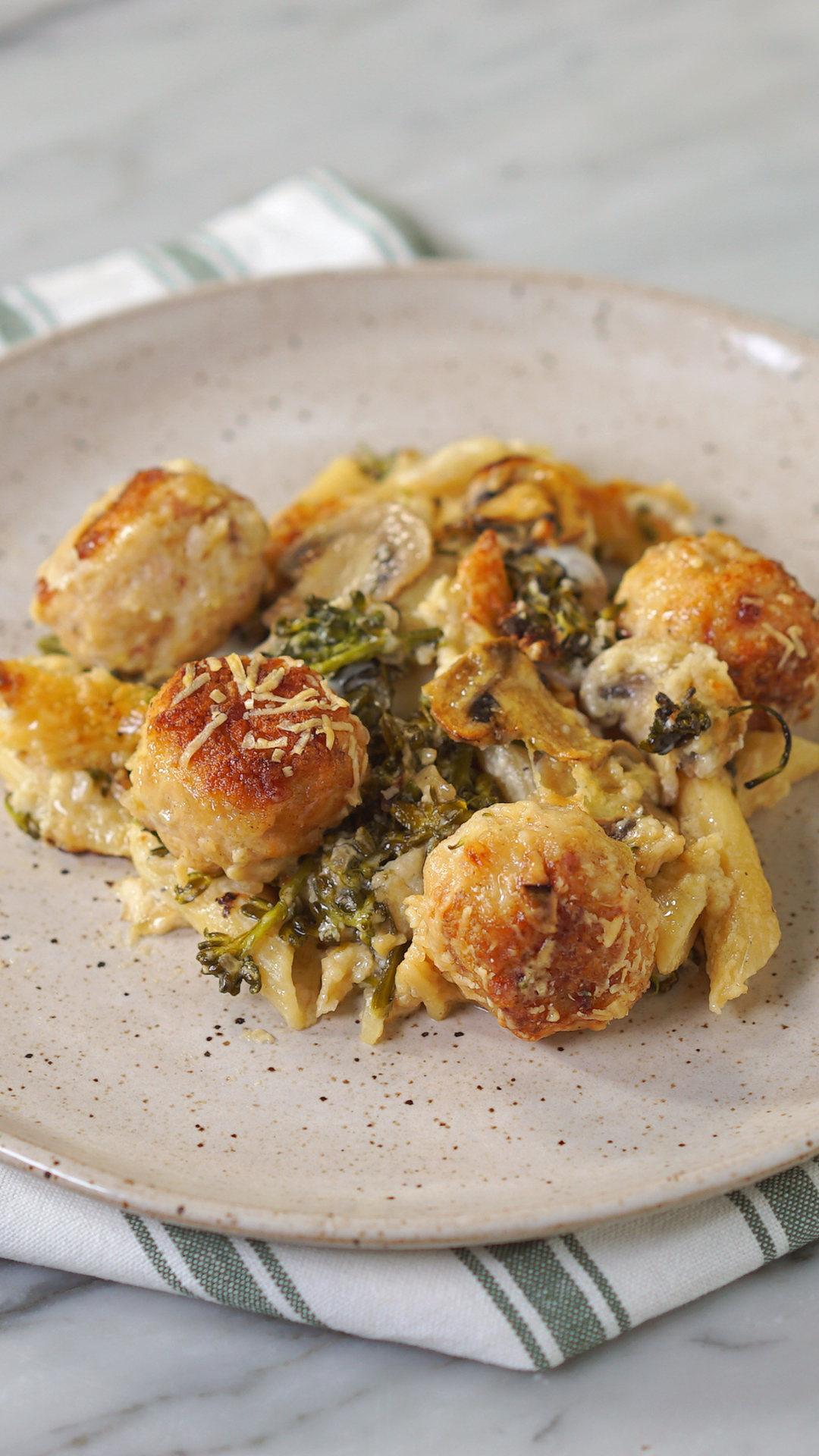 Almôndegas de Frango com Macarrão Gratinado