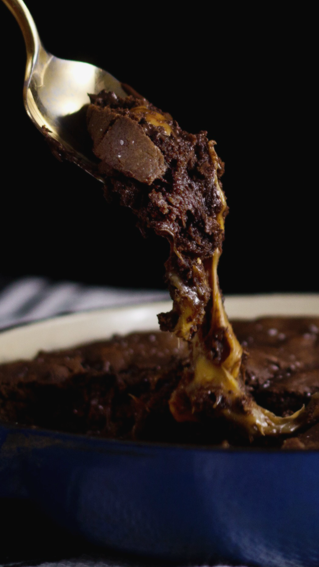 Biscoito de Chocolate Recheado com Caramelo