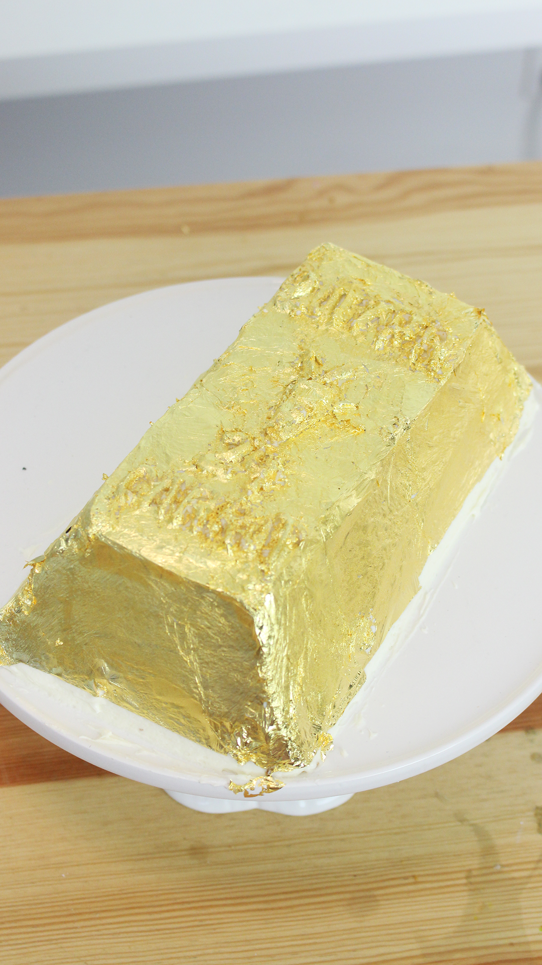 Bolo de Cenoura com Folhas de Ouro
