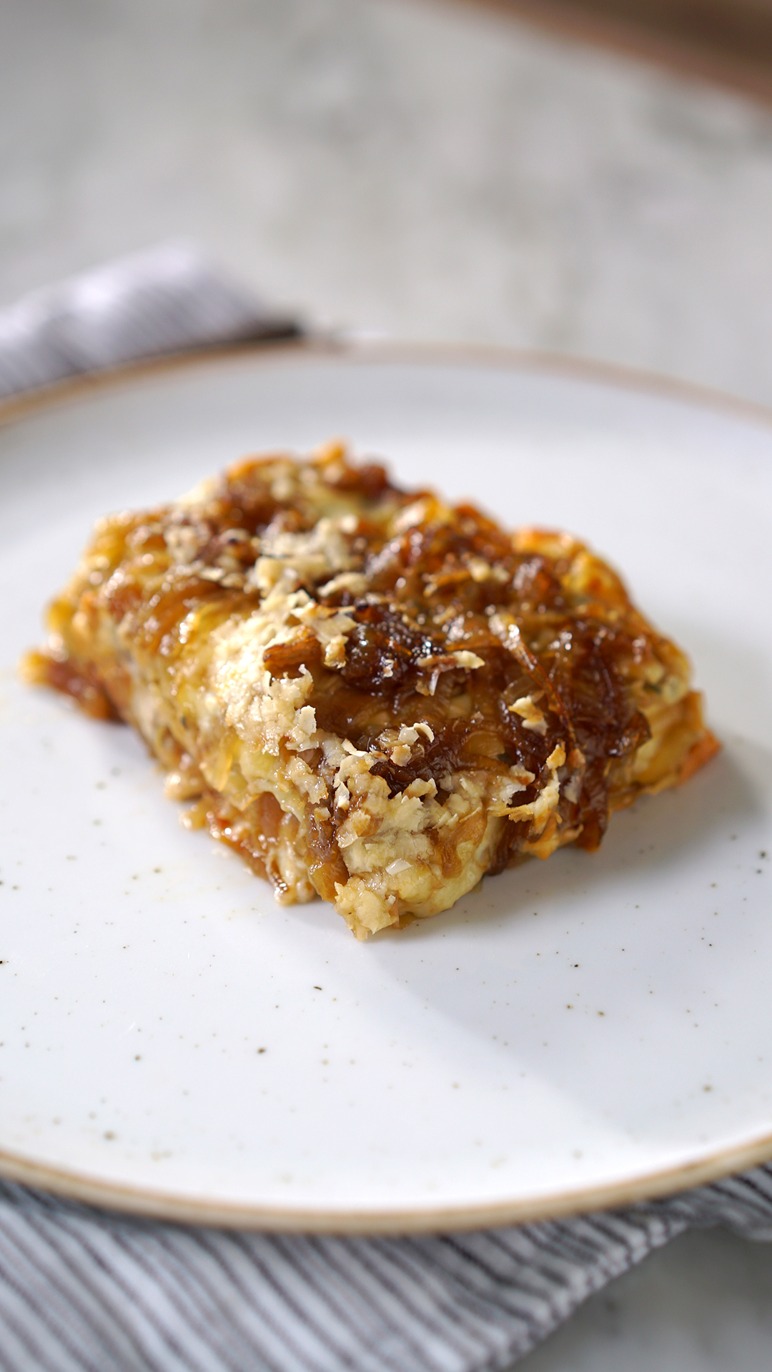 Lasanha de Queijos com Cebola Caramelada