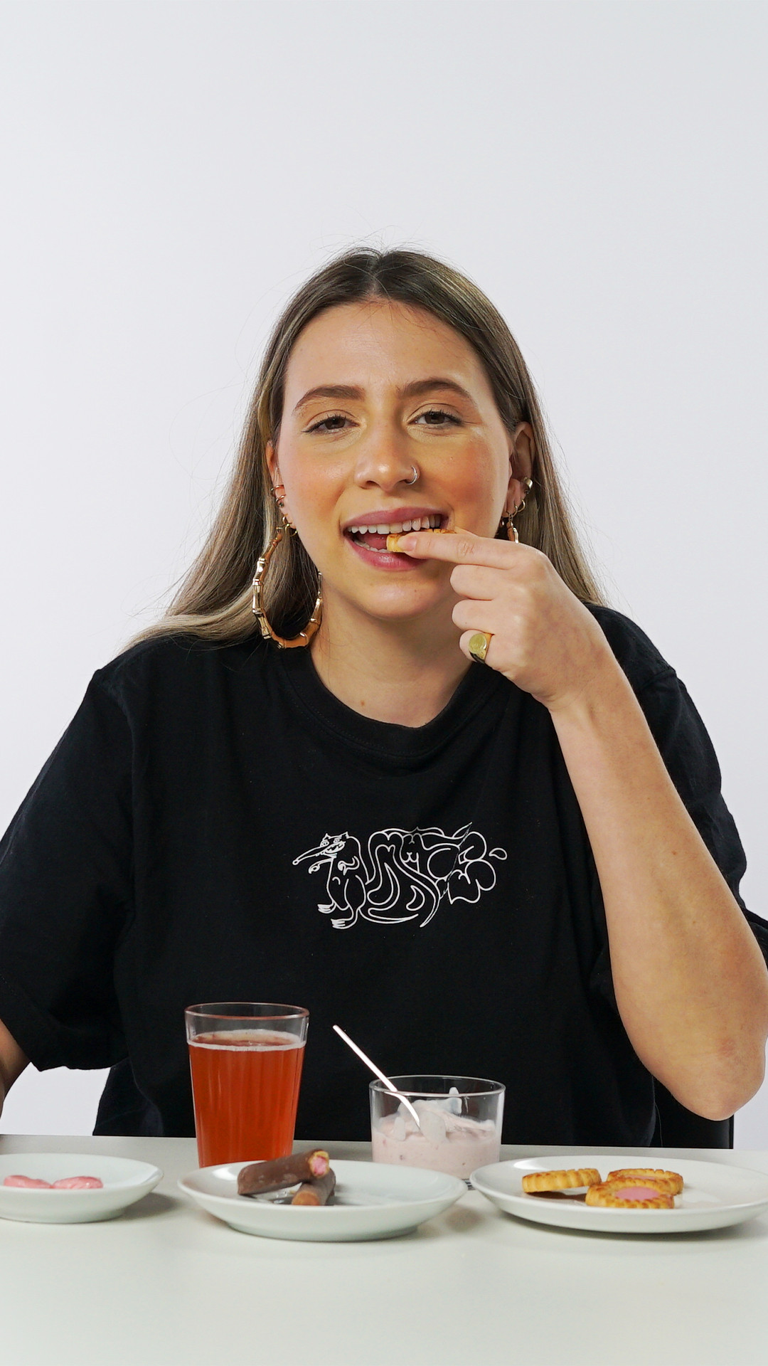 Liz Experimenta Comidas com Sabor Morango