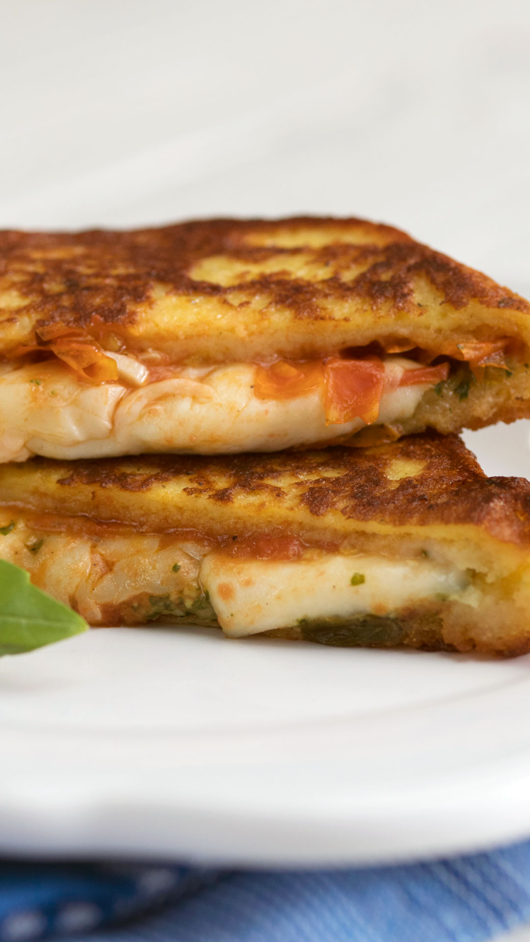 Sanduíche Caprese Empanado