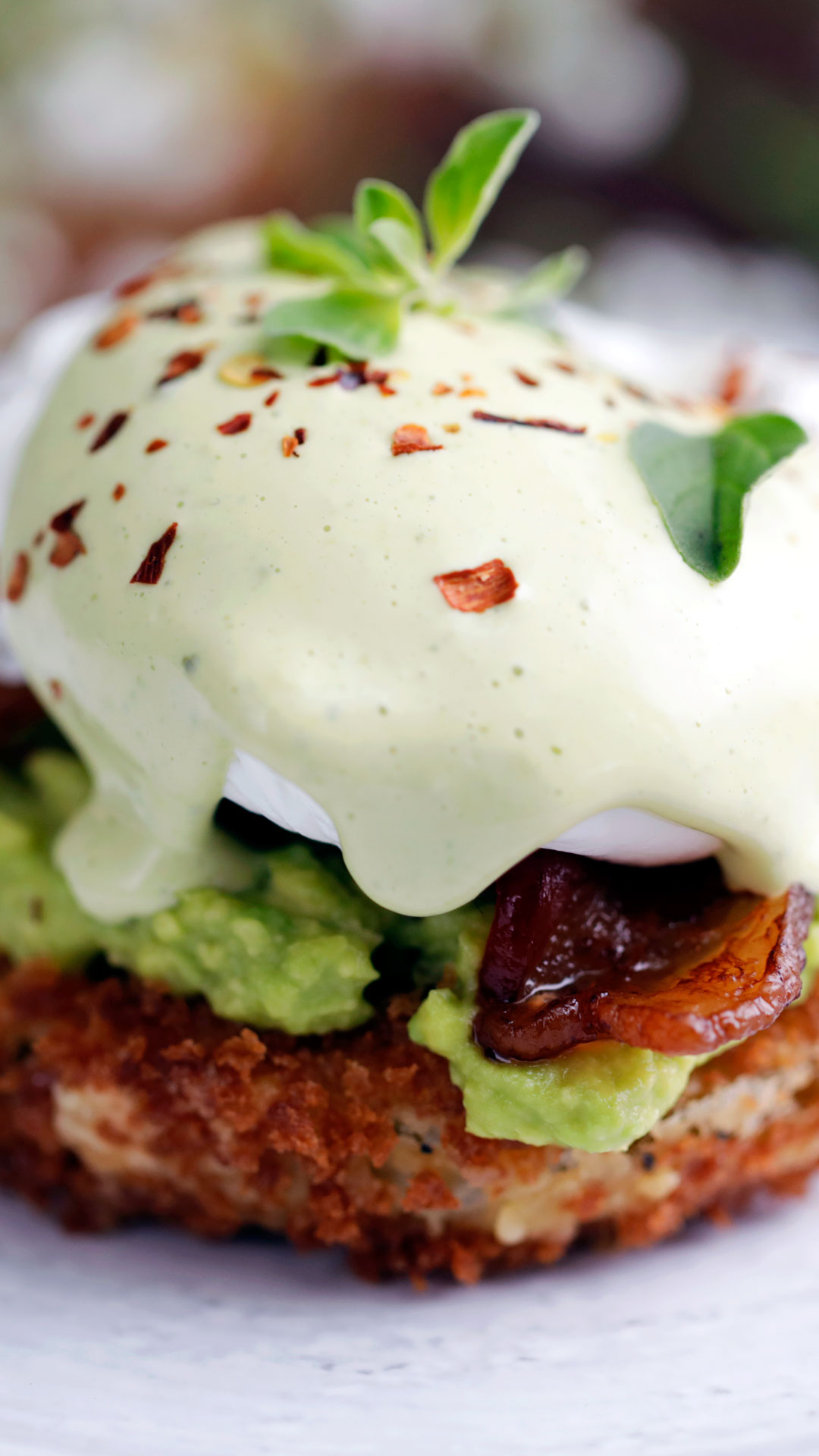 Ovos Beneditinos com Tomate Verde Empanado