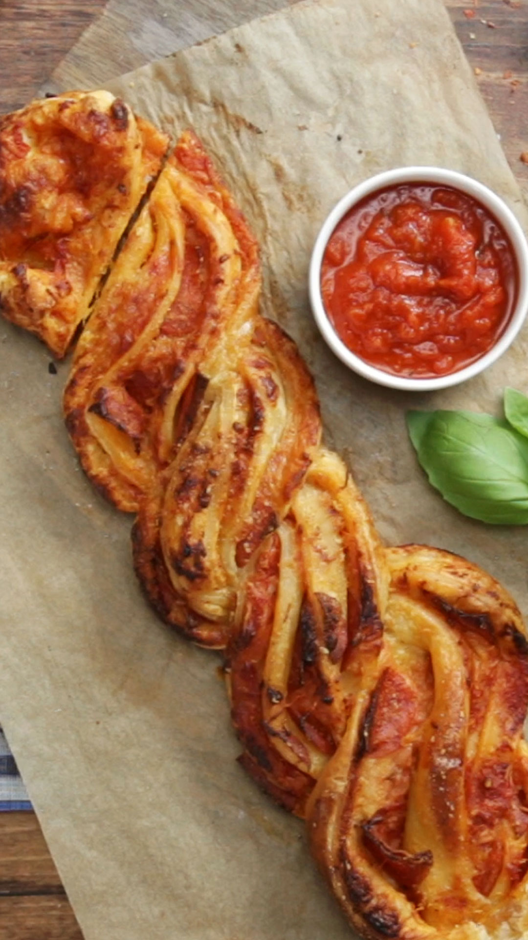 Pão Folhado Trançado de Pepperoni