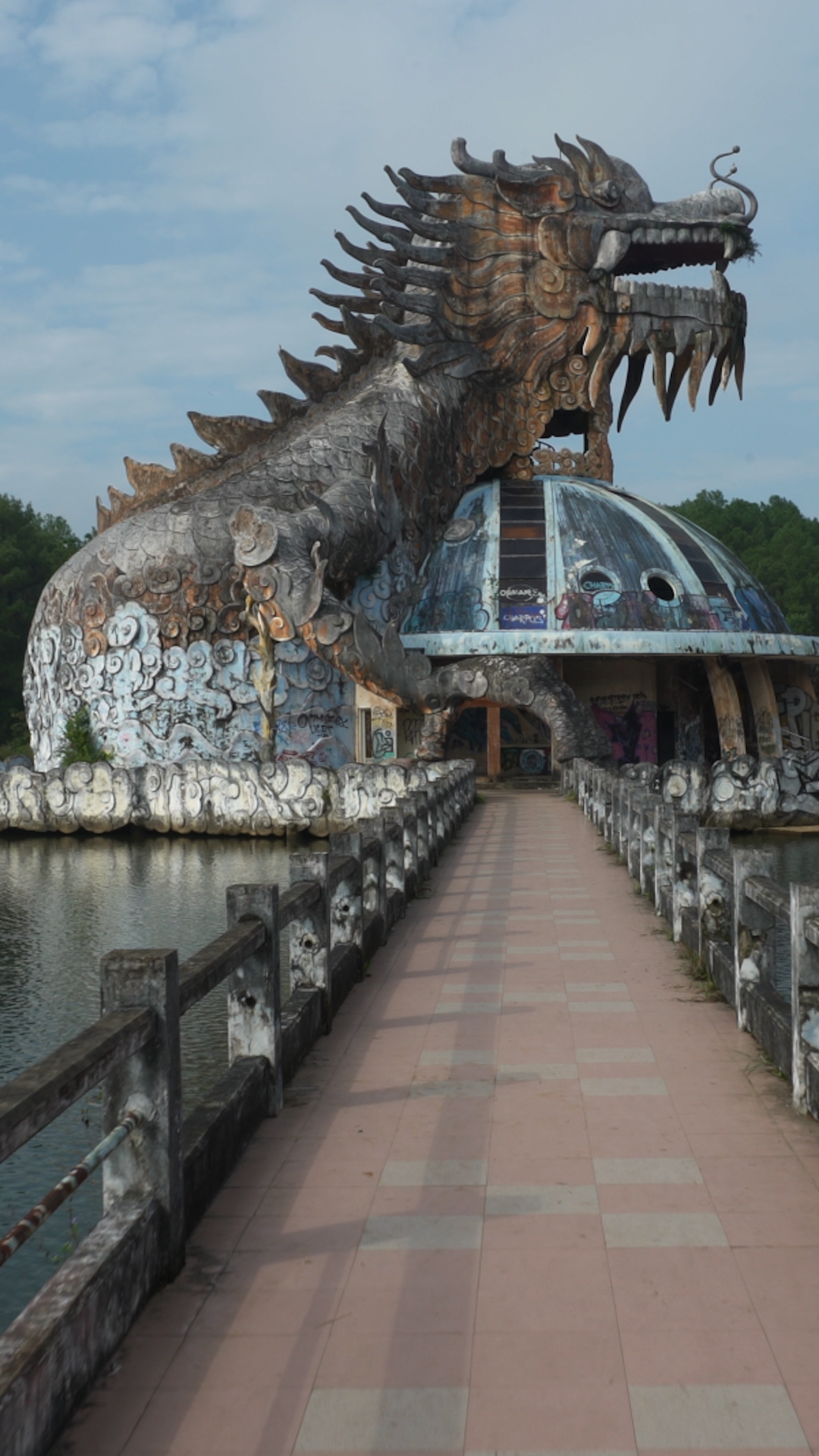 Parque Aquático Abandonado no Vietnã