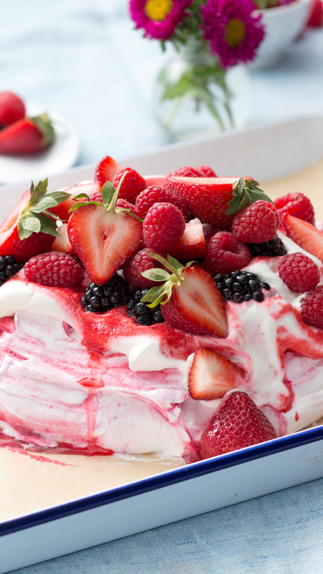 Pavlova com Moinhos de Framboesa