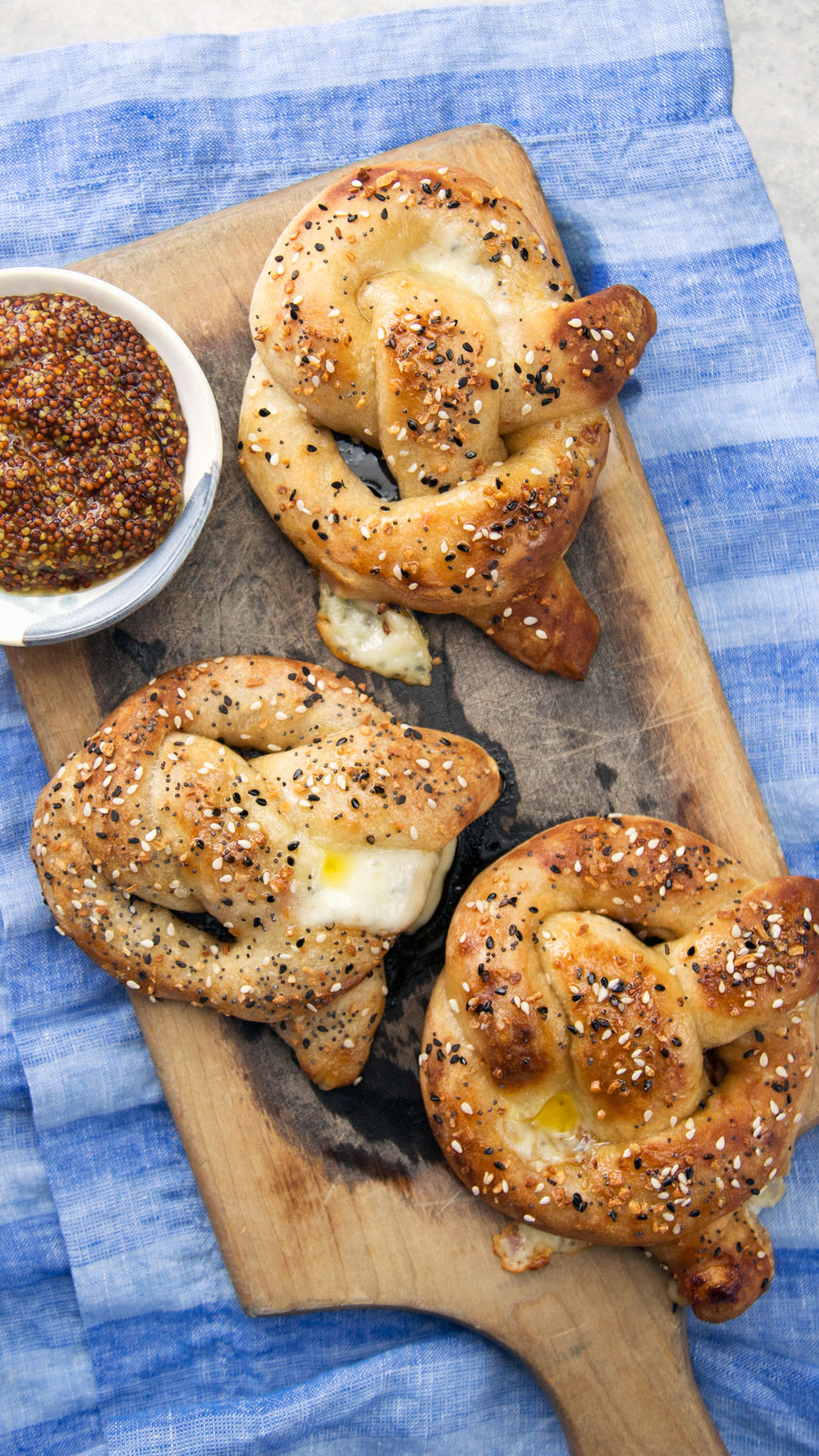 Pretzel Recheado de Presunto e Queijo