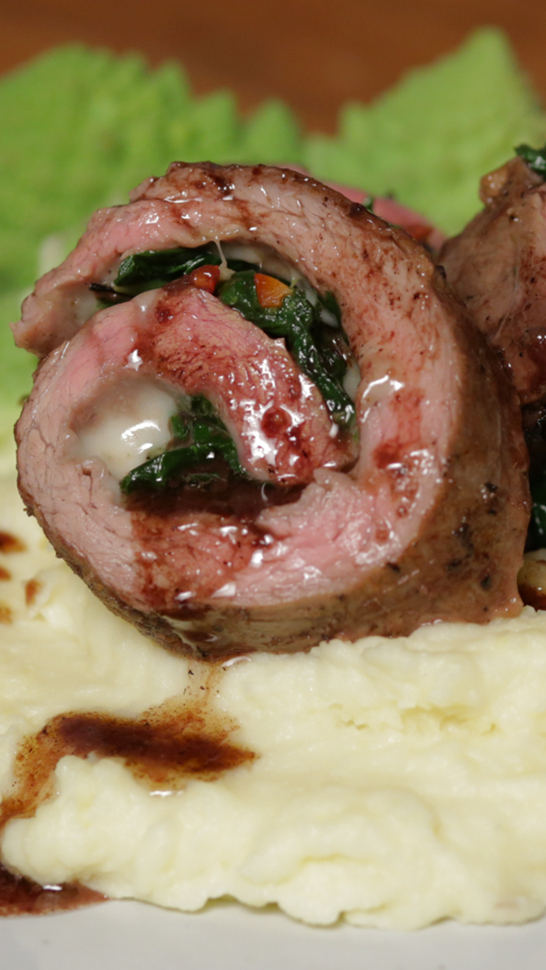 Rolinho de Carne com Espinafre e Provolone