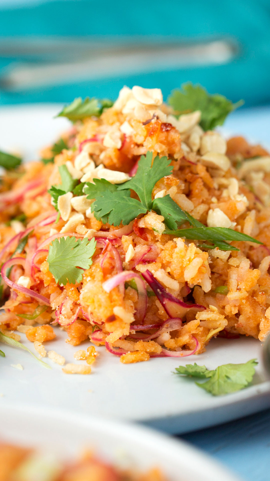 Salada Crocante de Arroz com Frango no Capim-Limão