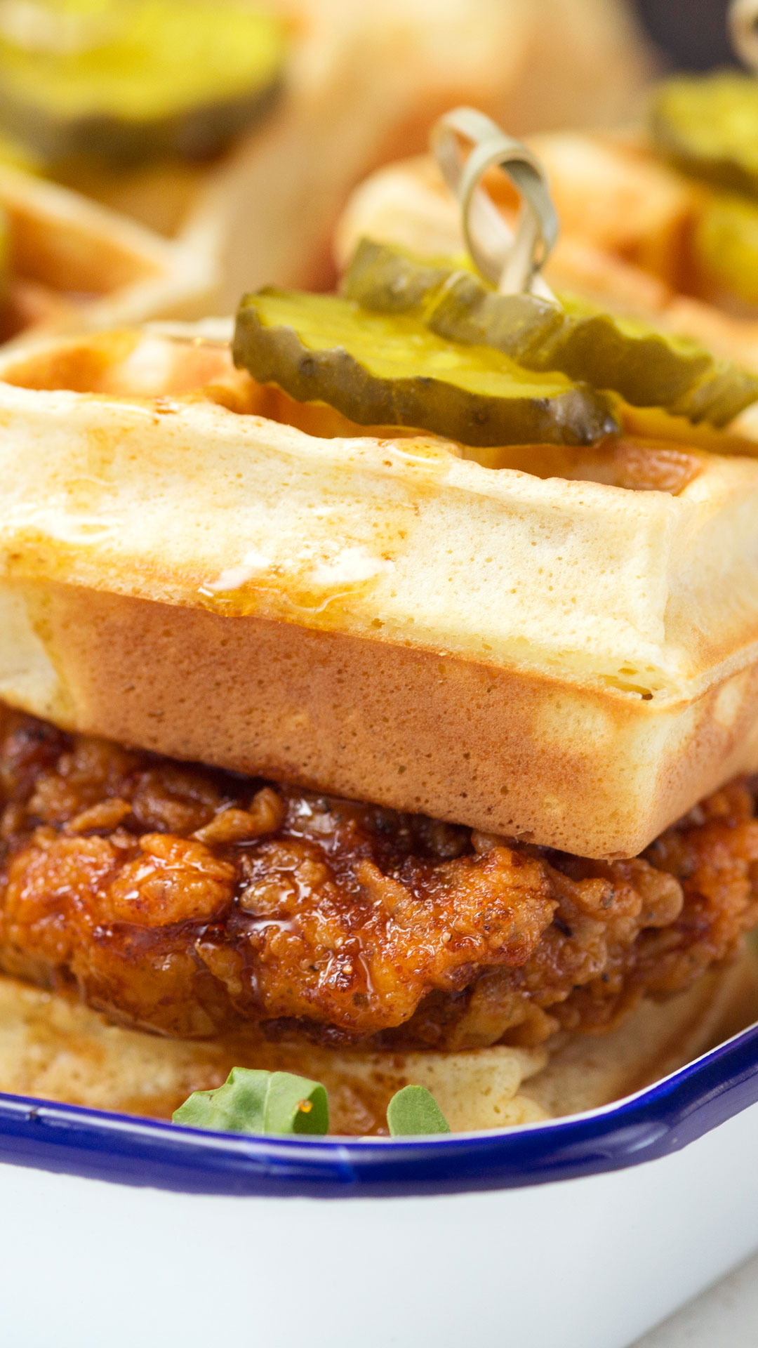 Sanduíche Picante de Frango Frito e Waffle