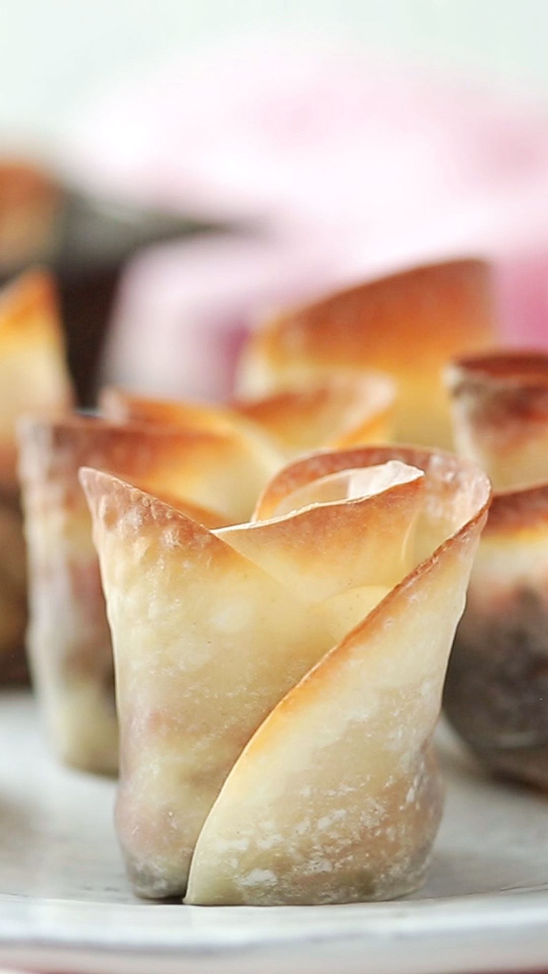 Wontons Recheados de Creme de Avelã e Morangos